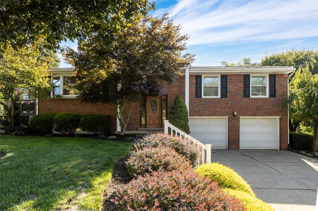 View Moon/Crescent Twp, PA 15108 house