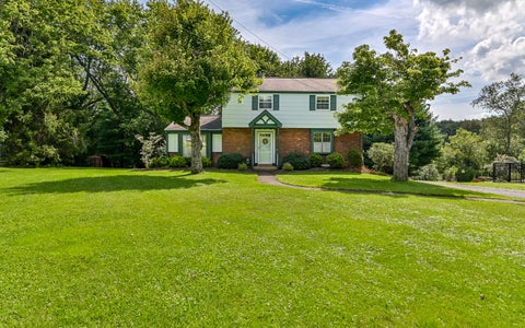 Homes For Sale - 5404 Peach Drive<br/> Richland, PA 15044