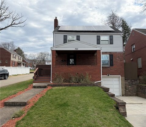 Photo of 744 Allegheny River Blvd, Oakmont, PA 15139 (MLS # 1745444)