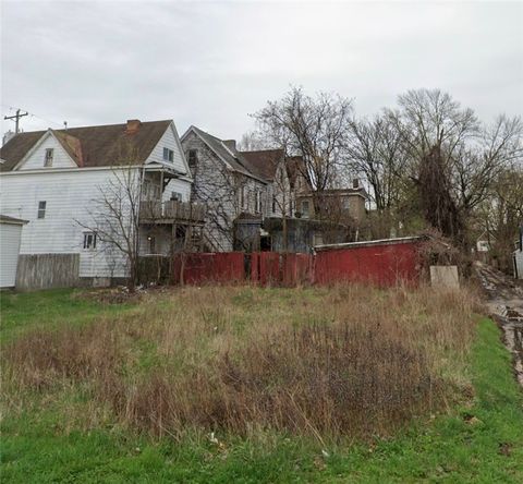 Photo of 509 Minton St, Pittsburgh, PA 15204 (MLS # 1744329)