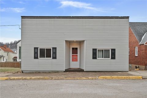 Photo of 744 Lincoln Ave, Springdale, PA 15144 (MLS # 1737058)