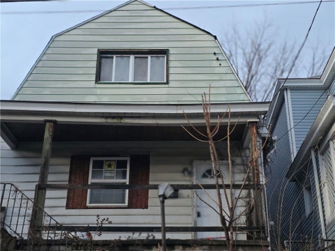 Homes For Sale - 830 Frank St<br/> McKees Rocks, PA 15136
