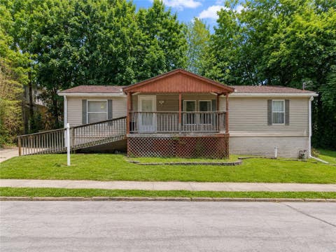 Photo of 325 N Chestnut St, Butler, PA 16001 (MLS # 1759510)