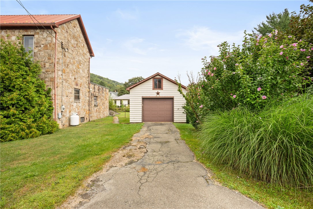 Hooversville, Pennsylvania 15936, United States, 3 Bedrooms Bedrooms, ,2 BathroomsBathrooms,Residential,Active,192533