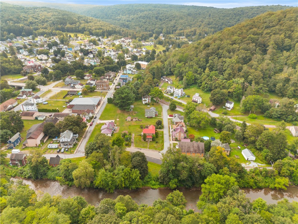 Hooversville, Pennsylvania 15936, United States, 3 Bedrooms Bedrooms, ,2 BathroomsBathrooms,Residential,Active,192533