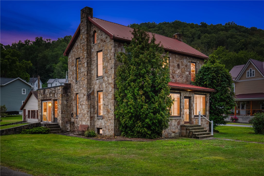 Hooversville, Pennsylvania 15936, United States, 3 Bedrooms Bedrooms, ,2 BathroomsBathrooms,Residential,Active,192533