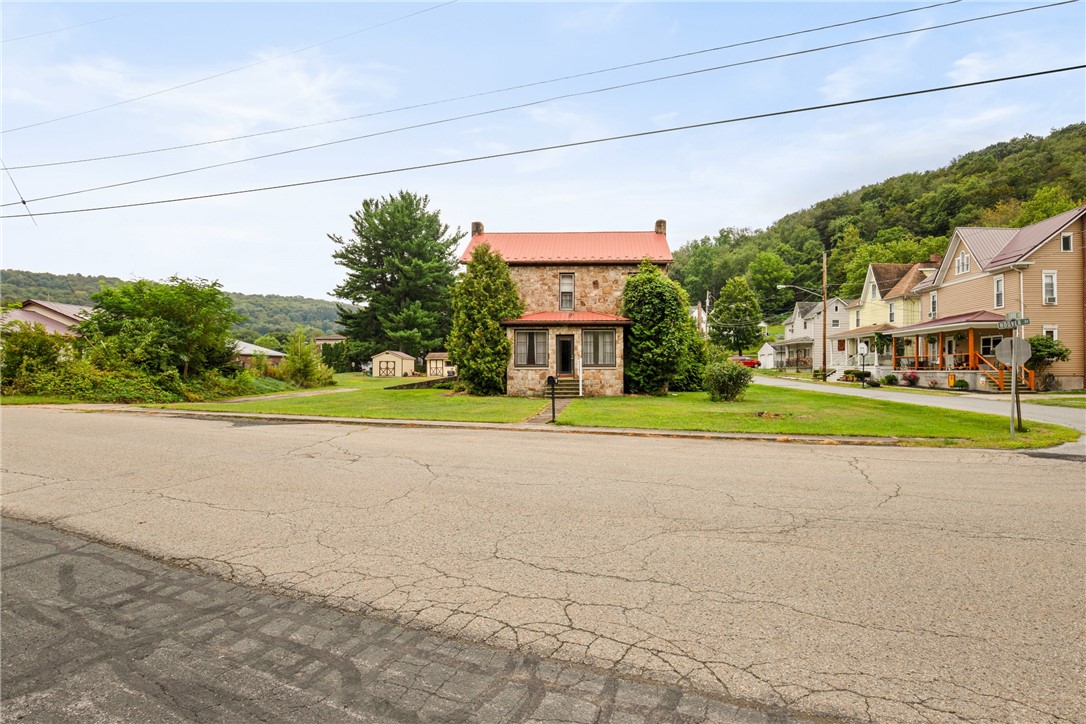 Hooversville, Pennsylvania 15936, United States, 3 Bedrooms Bedrooms, ,2 BathroomsBathrooms,Residential,Active,192533