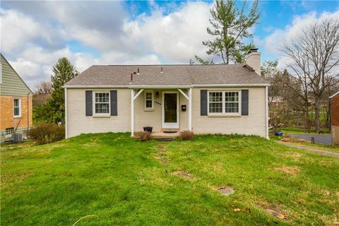 Photo of 1009 Fairview Dr, Bethel Park, PA 15102 (MLS # 1744006)