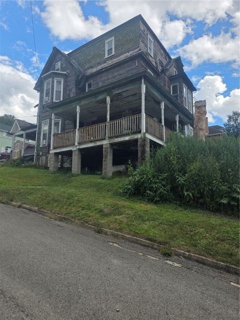 303 S 3rd St Apollo Boro PA 15613