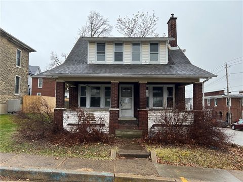 Photo of 536 Patton Ave, Jeannette, PA 15644 (MLS # 1735309)