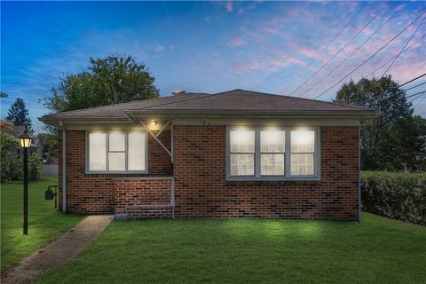Photo of 102 E Euclid Ave, New Castle, PA 16105 (MLS # 1725132)