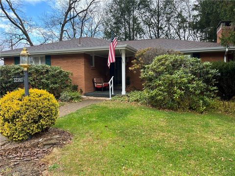 Photo of 321817 Skidmore Dr, Greensburg, PA 15601 (MLS # 1738262)
