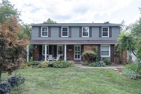 Photo of 1072 Renton Rd, Pittsburgh, PA 15239 (MLS # 1737459)