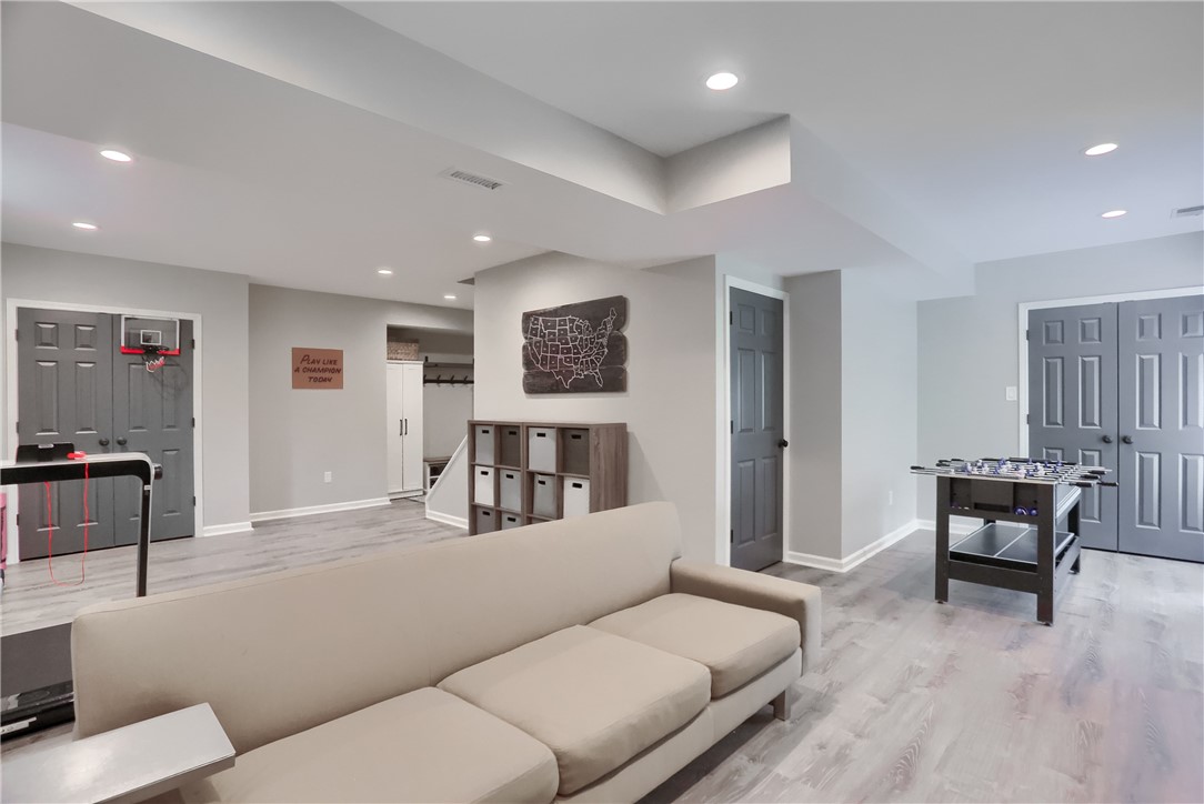 Seven Fields Boro, Pennsylvania 16046, United States, 4 Bedrooms Bedrooms, ,3 BathroomsBathrooms,Residential,Contingent,144765