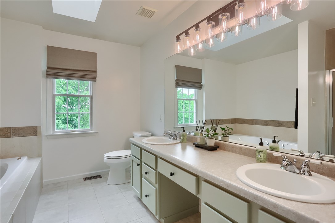 Seven Fields Boro, Pennsylvania 16046, United States, 4 Bedrooms Bedrooms, ,3 BathroomsBathrooms,Residential,Contingent,144765