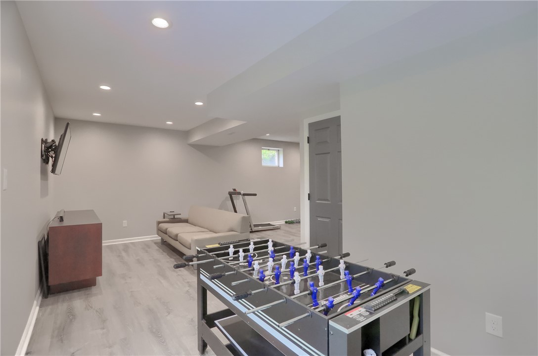 Seven Fields Boro, Pennsylvania 16046, United States, 4 Bedrooms Bedrooms, ,3 BathroomsBathrooms,Residential,Contingent,144765