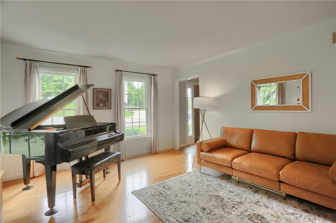 Seven Fields Boro, Pennsylvania 16046, United States, 4 Bedrooms Bedrooms, ,3 BathroomsBathrooms,Residential,Contingent,144765