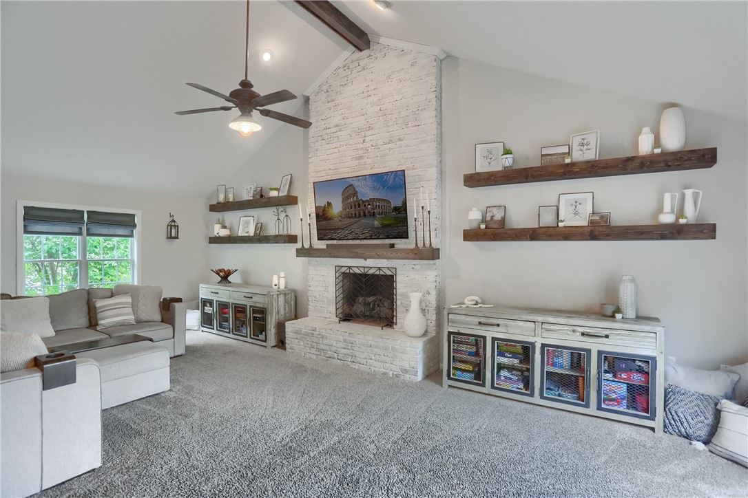 Seven Fields Boro, Pennsylvania 16046, United States, 4 Bedrooms Bedrooms, ,3 BathroomsBathrooms,Residential,Contingent,144765