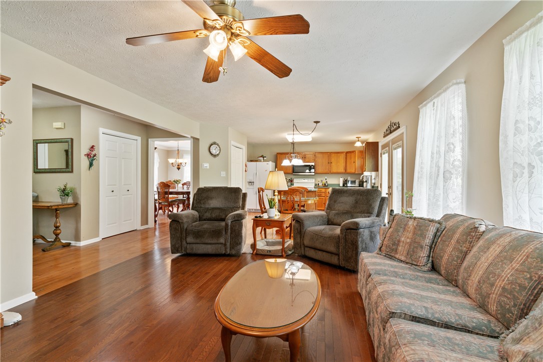 348 Treetop Dr Dr, Cecil, Pennsylvania image 3
