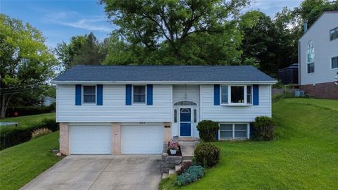 Photo of 1019 Copsewood Dr, Bethel Park, PA 15102 (MLS # 1758911)