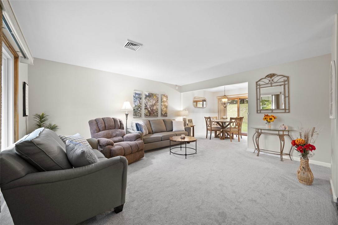 Cranberry Twp, Pennsylvania 16066, United States, 3 Bedrooms Bedrooms, ,2 BathroomsBathrooms,Residential,Active,228169