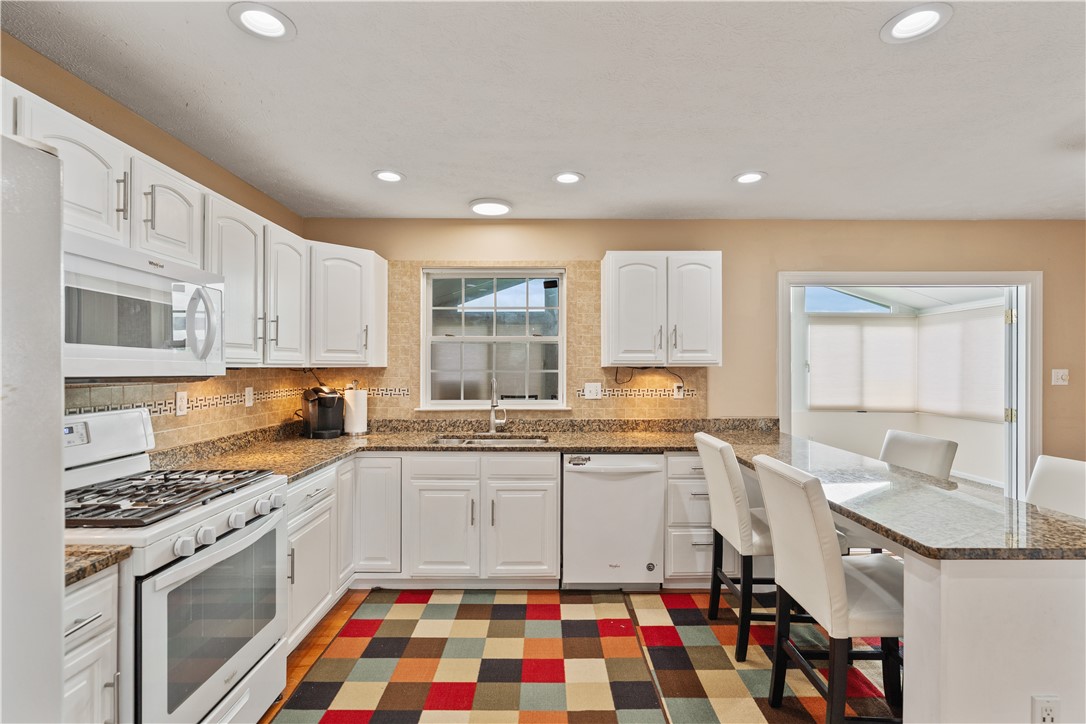 South Fayette, Pennsylvania 15057, United States, 4 Bedrooms Bedrooms, ,4 BathroomsBathrooms,Residential,Contingent,140270