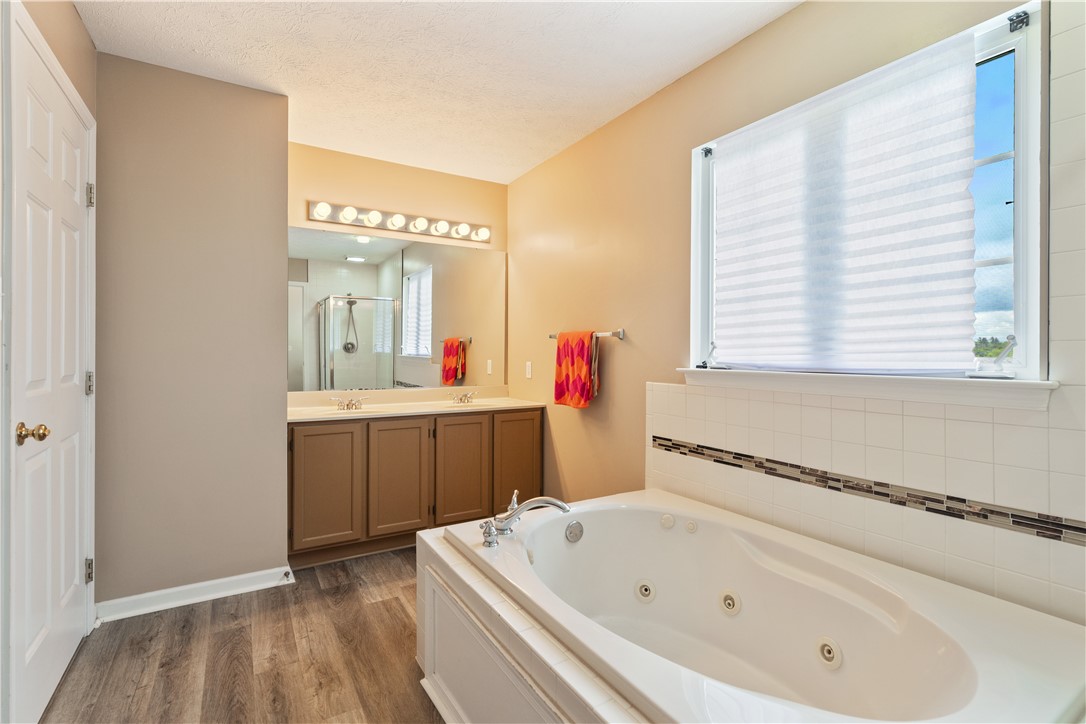 South Fayette, Pennsylvania 15057, United States, 4 Bedrooms Bedrooms, ,4 BathroomsBathrooms,Residential,Contingent,140270