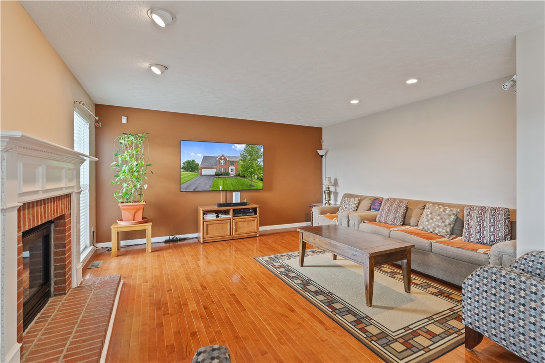 South Fayette, Pennsylvania 15057, United States, 4 Bedrooms Bedrooms, ,4 BathroomsBathrooms,Residential,Contingent,140270