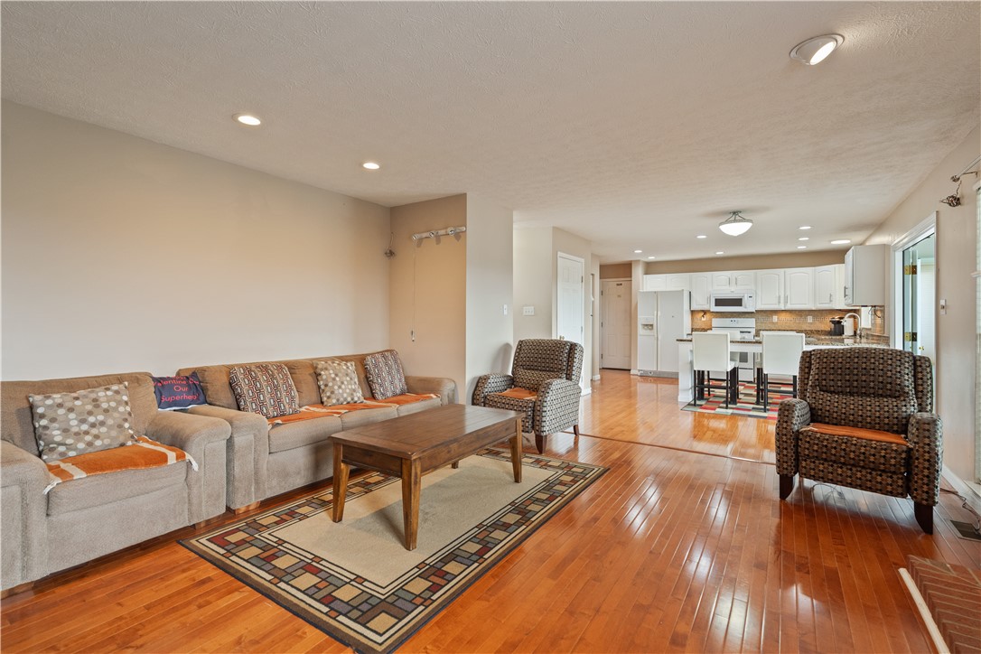 South Fayette, Pennsylvania 15057, United States, 4 Bedrooms Bedrooms, ,4 BathroomsBathrooms,Residential,Contingent,140270