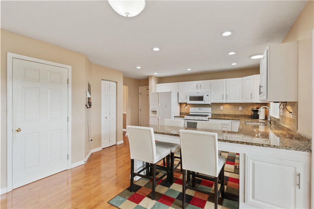 South Fayette, Pennsylvania 15057, United States, 4 Bedrooms Bedrooms, ,4 BathroomsBathrooms,Residential,Contingent,140270