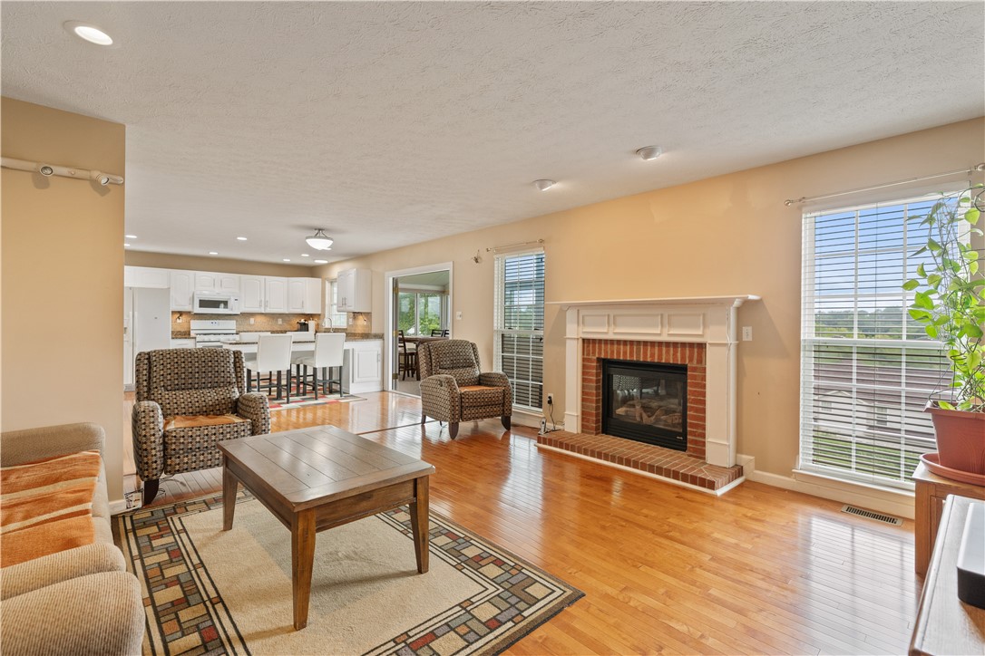 South Fayette, Pennsylvania 15057, United States, 4 Bedrooms Bedrooms, ,4 BathroomsBathrooms,Residential,Contingent,140270