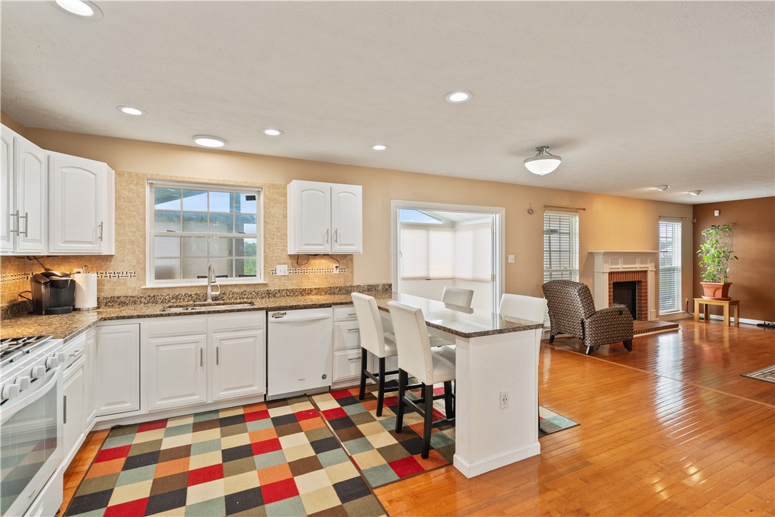 South Fayette, Pennsylvania 15057, United States, 4 Bedrooms Bedrooms, ,4 BathroomsBathrooms,Residential,Contingent,140270