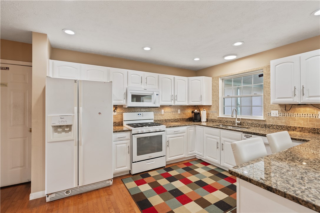 South Fayette, Pennsylvania 15057, United States, 4 Bedrooms Bedrooms, ,4 BathroomsBathrooms,Residential,Contingent,140270