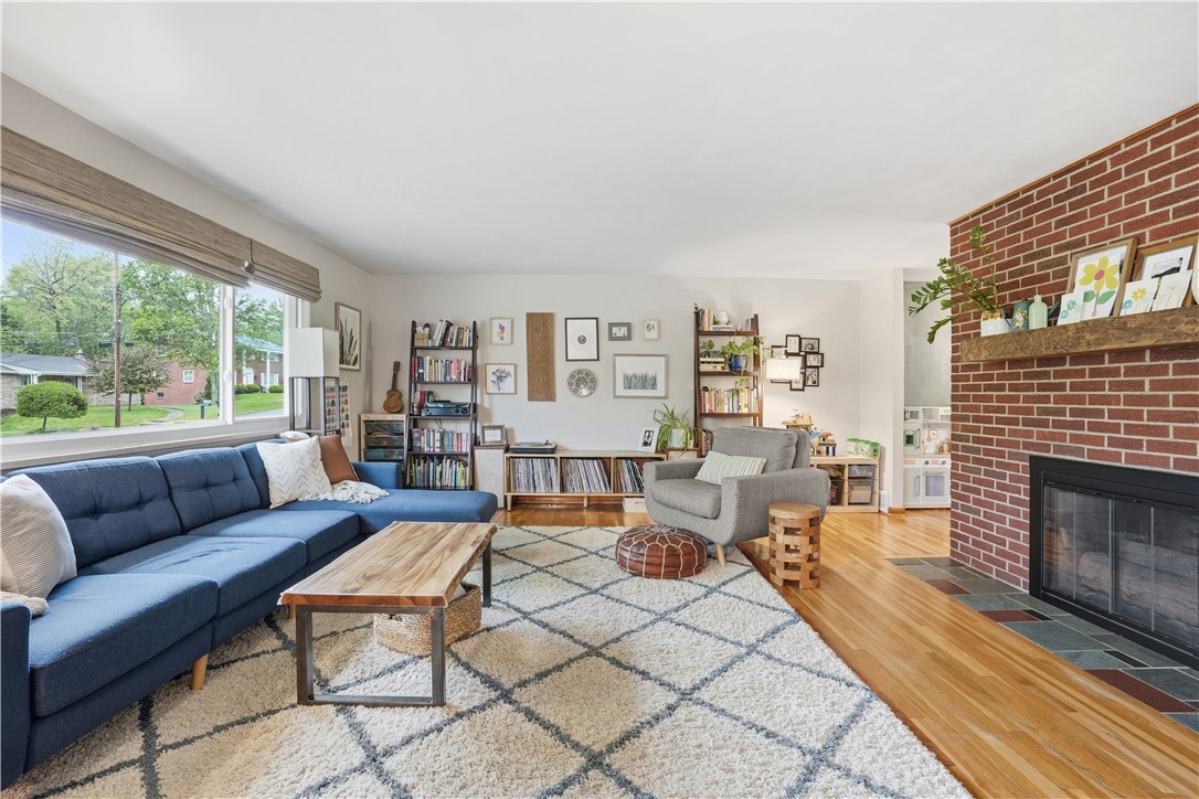 102 Cottonwood Ct