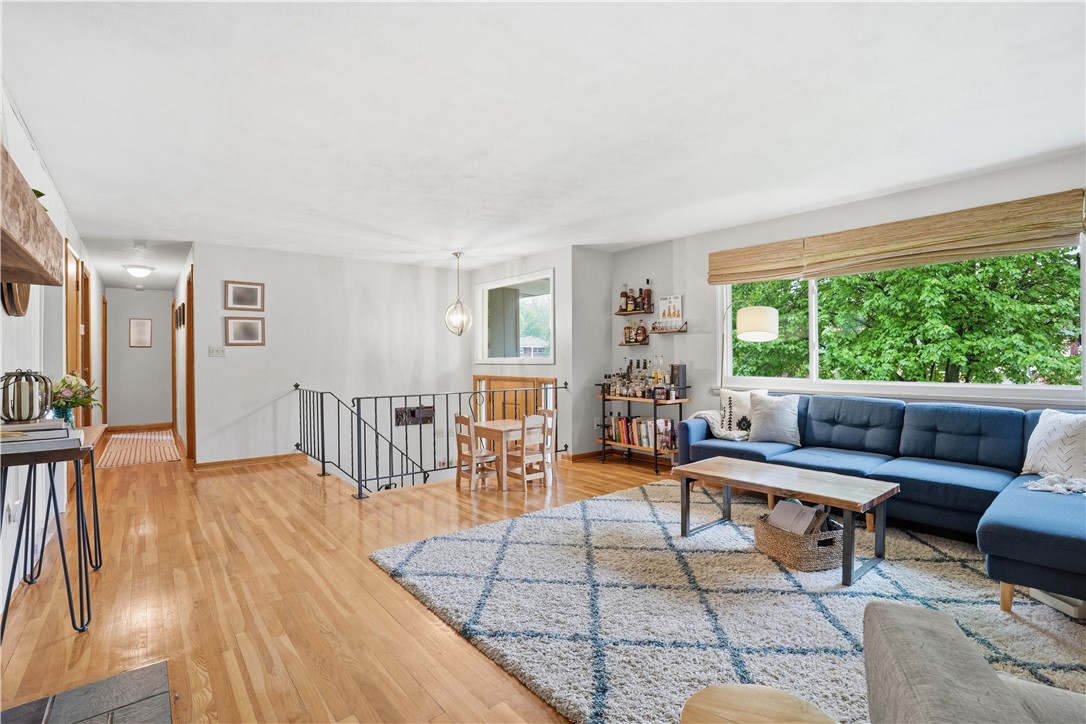 102 Cottonwood Ct