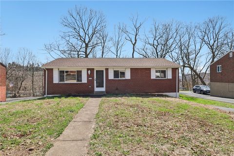 Photo of 826 Blue Ridge Rd, Pittsburgh, PA 15239 (MLS # 1746676)