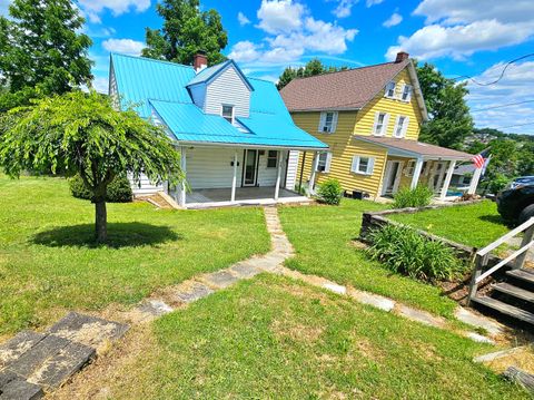 Photo of 434 Cecil St, Canonsburg, PA 15317 (MLS # 1760553)