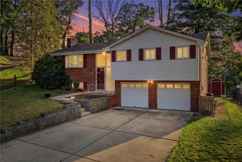 Photo of 4 Gien Dr, Pittsburgh, PA 15209 (MLS # 1764407)