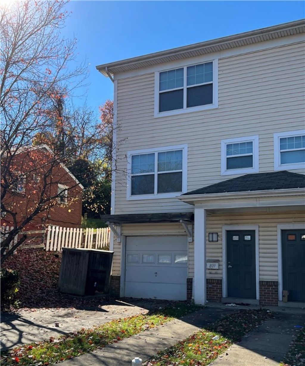 Photo of 809 3rd St, Clairton, PA 15025 (MLS # 1733371)