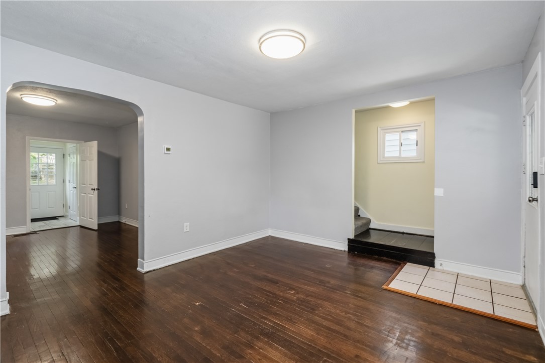 1129 Woodbourne Ave