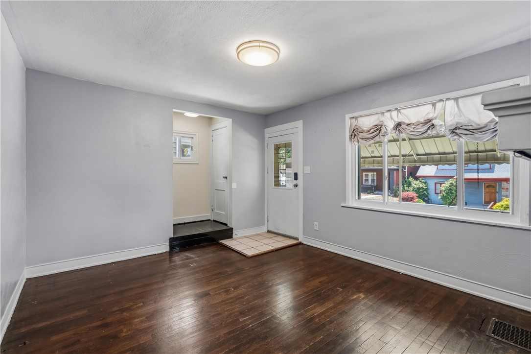 1129 Woodbourne Ave