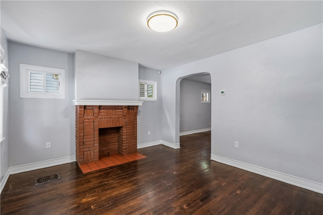 1129 Woodbourne Ave