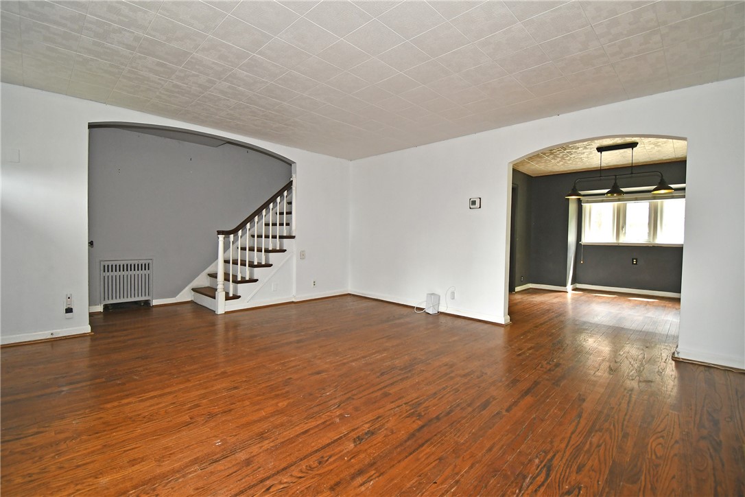14 Laurel Village