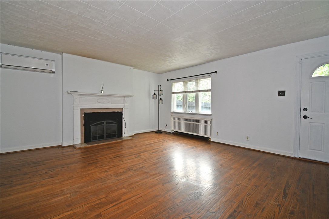 14 Laurel Village