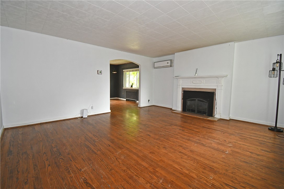 14 Laurel Village