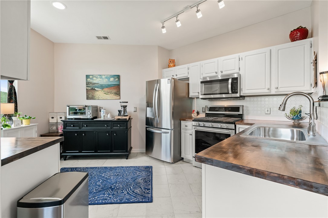 832 EAGLE POINTE DR