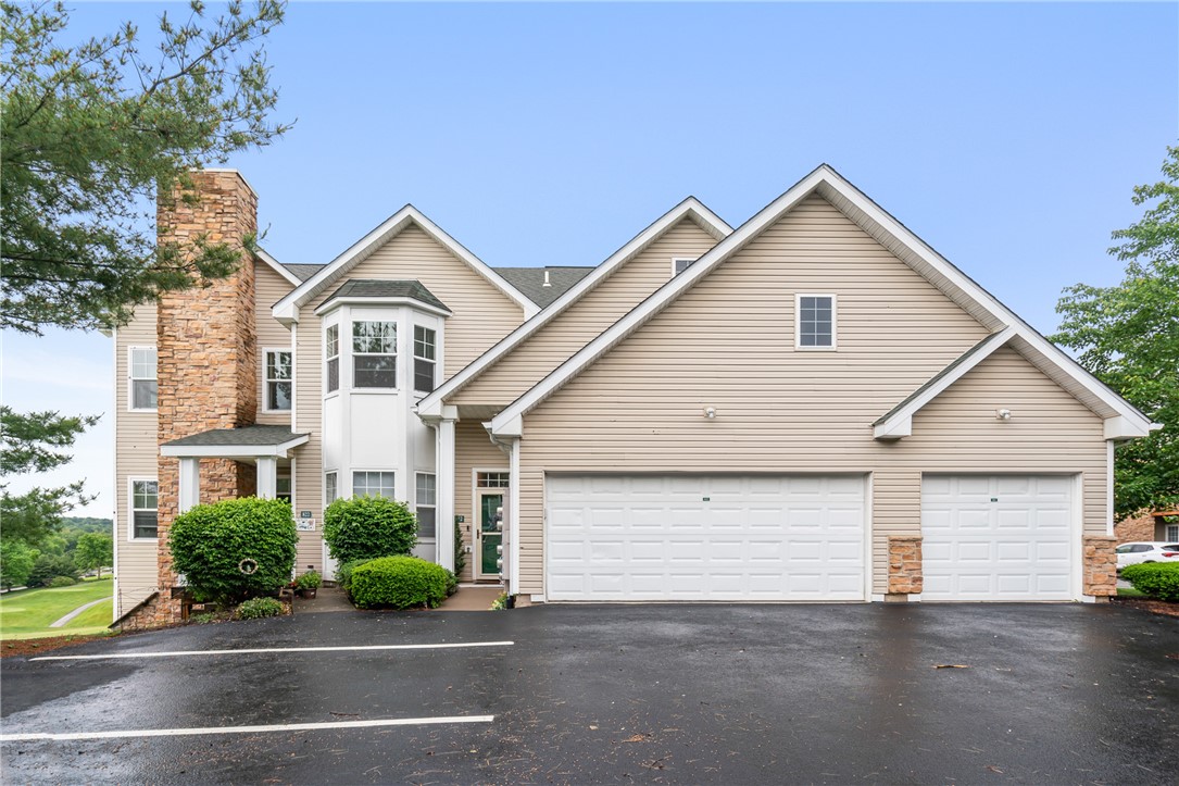 832 EAGLE POINTE DR