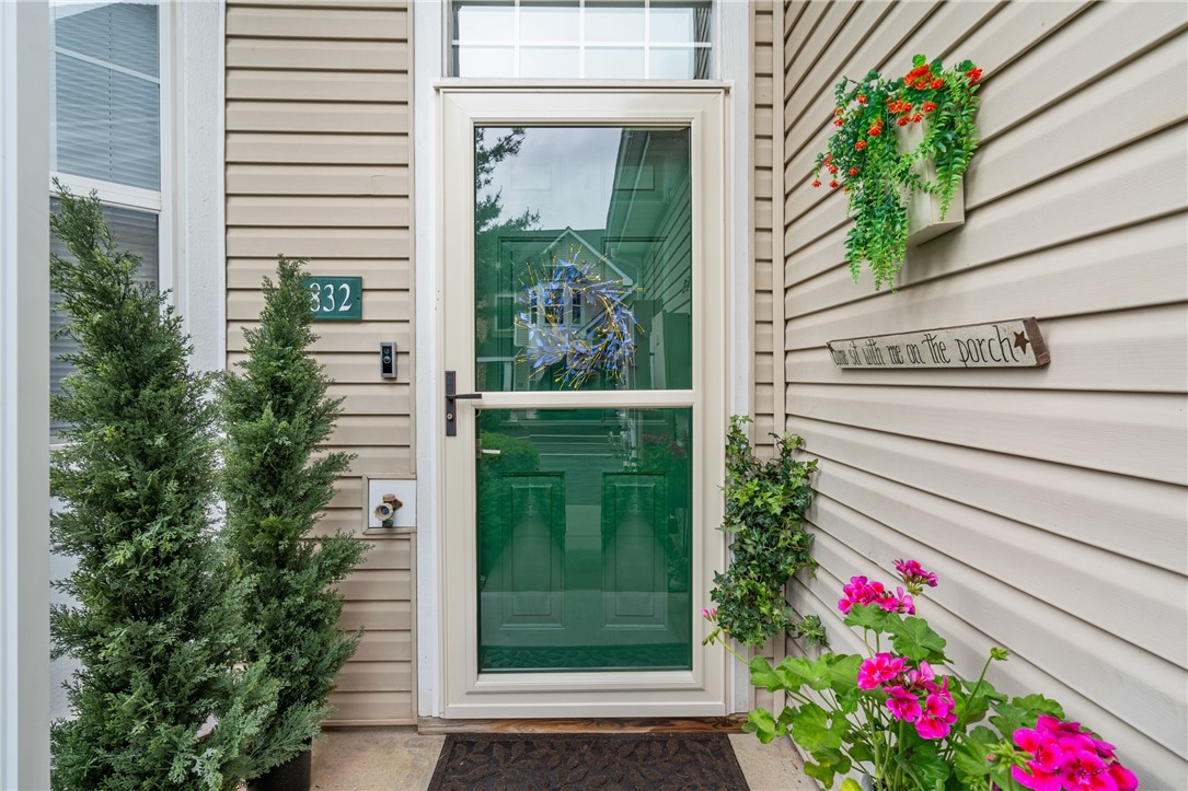 832 EAGLE POINTE DR
