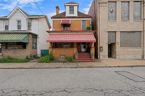Photo of 61 Garfield St, Natrona Heights, PA 15065 (MLS # 1760832)