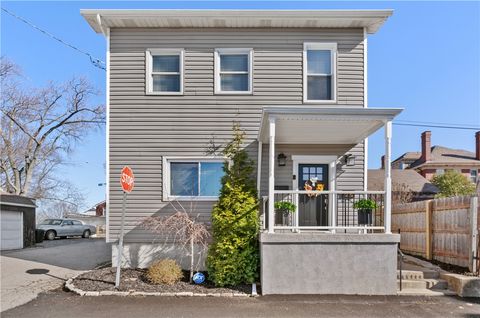 Photo of 810 Vaux Way, Pittsburgh, PA 15211 (MLS # 1745348)